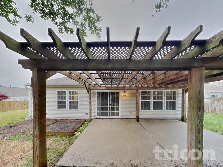 Building Photo - 3009 Softwind Dr