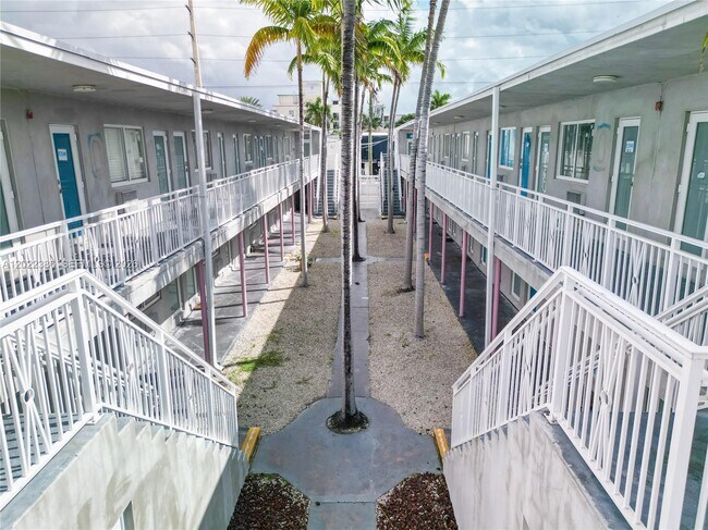 Building Photo - 7435 Harding Ave
