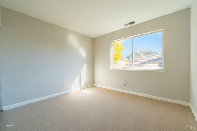 Building Photo - 517 Leafhaven Ln