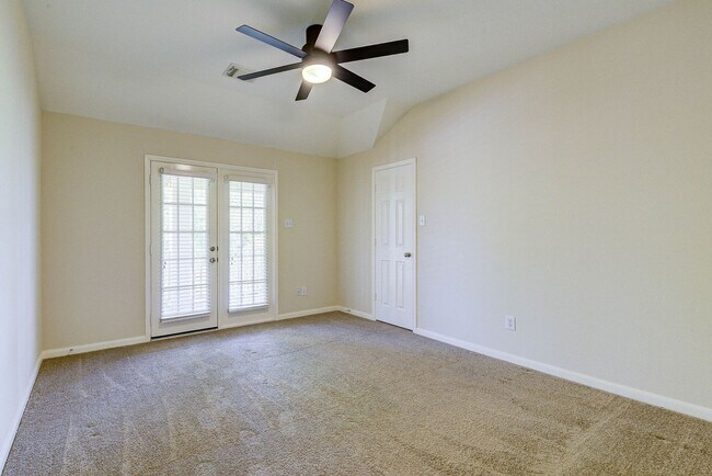 Building Photo - 5 bed dream home in the heart of Sienna