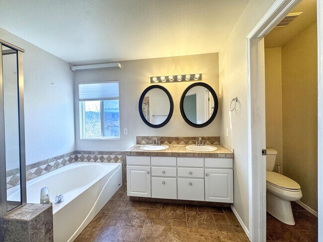 Building Photo - 236 Oxbow Dr