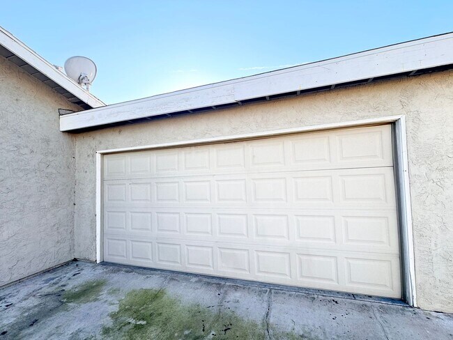 Building Photo - 7900 N Laurelglen Blvd