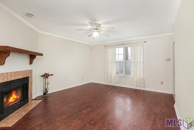 Building Photo - 4625 Parkoaks Dr
