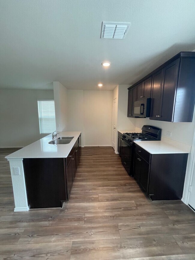 Building Photo - For Rent | Sendera Ranch | 3BD/2BA | 1,300 SF | Pets Welcome