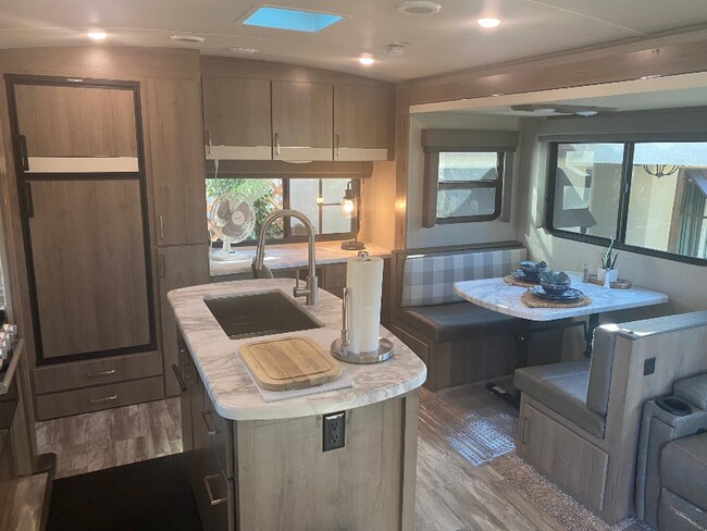 Building Photo - 3 Vía Ventana