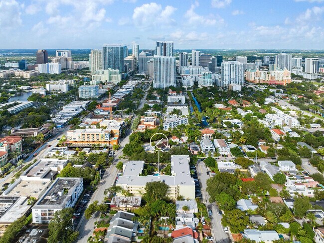 Building Photo - 1201 SE 2nd Ct