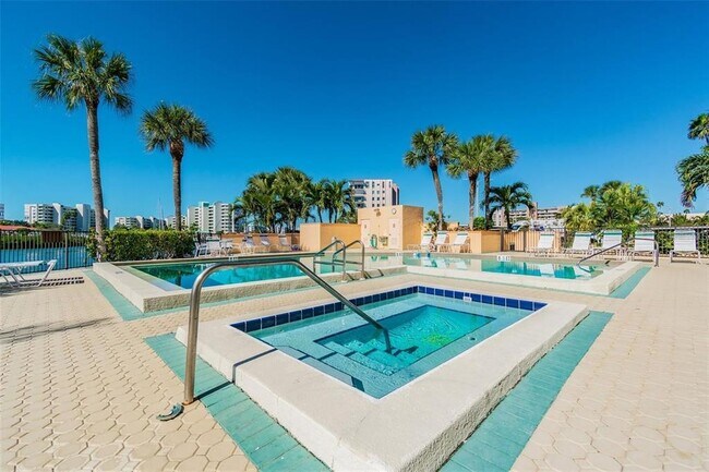 Building Photo - 7600 Sun Island Dr S