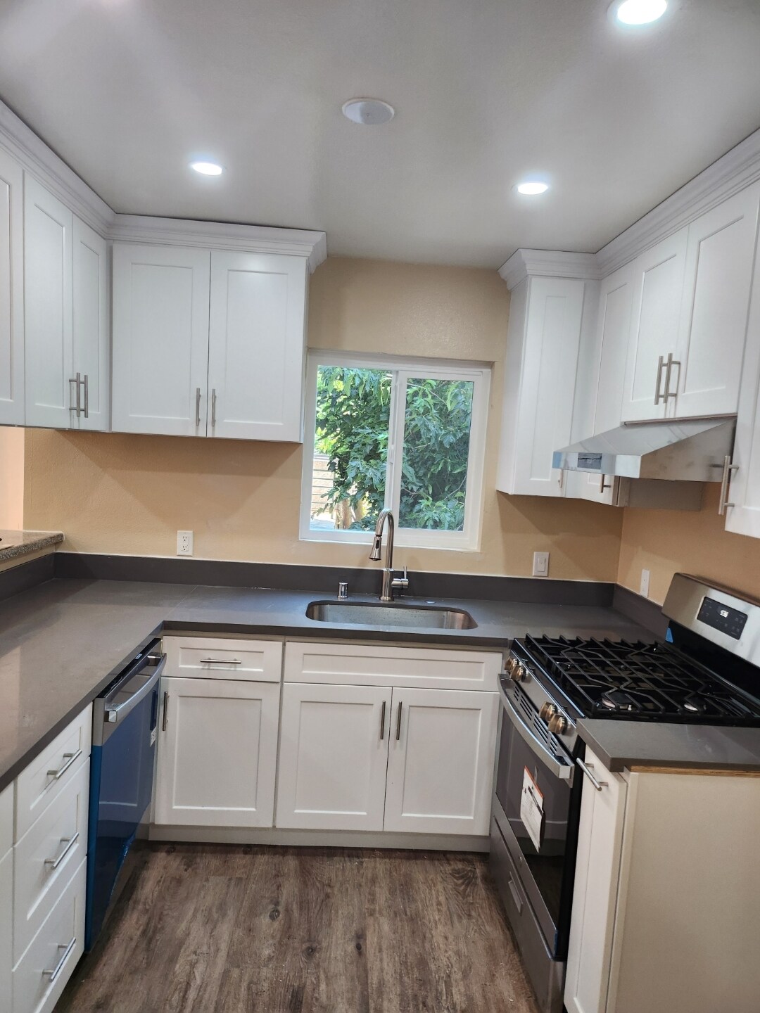 kitchen - 1030 E Palmer Ave