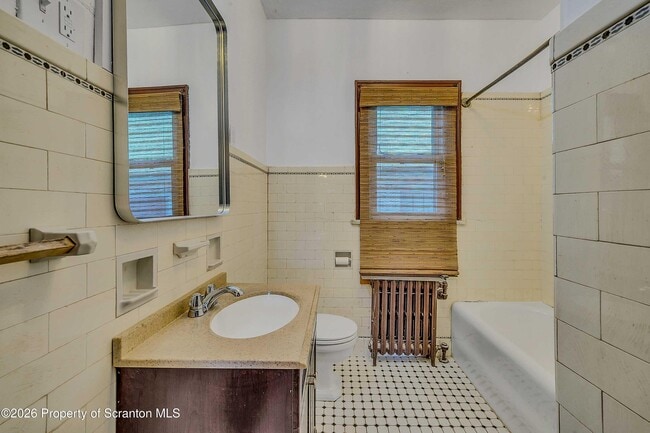 Building Photo - 1814 Olive St