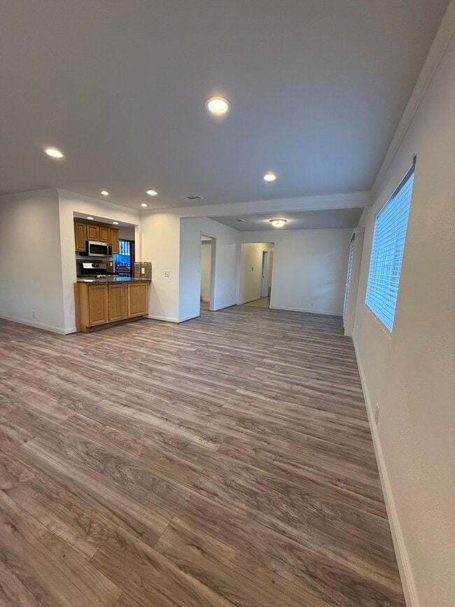 Building Photo - 3158 Juanita St