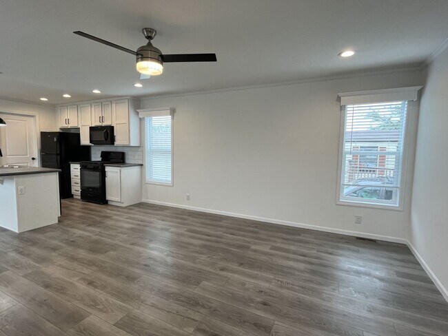 Building Photo - 9 Swan Ln