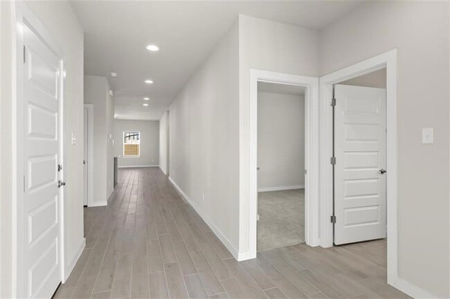 Building Photo - 195 Hortus Dr
