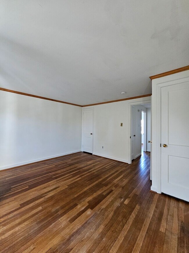 Building Photo - 1041 St Joseph St