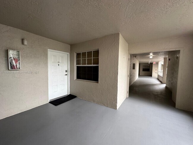 Building Photo - 2841 N Oakland Forest Dr