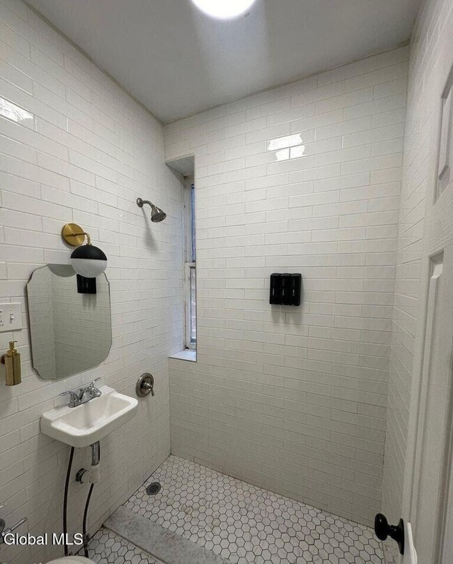 Building Photo - 51 Elm St