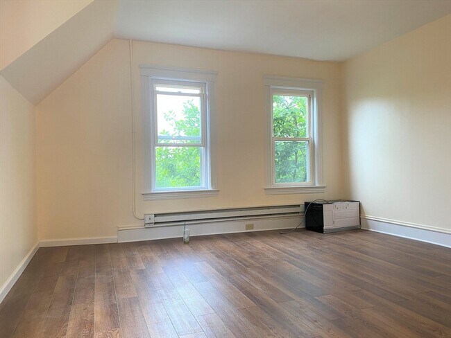 Building Photo - 68 Everard St