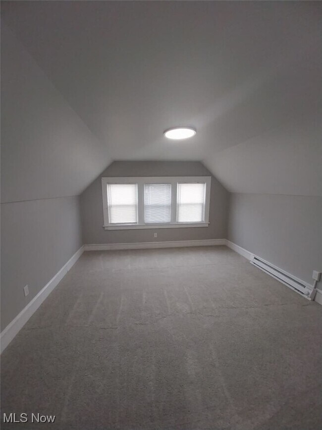 Building Photo - 1635 Hillcrest Rd