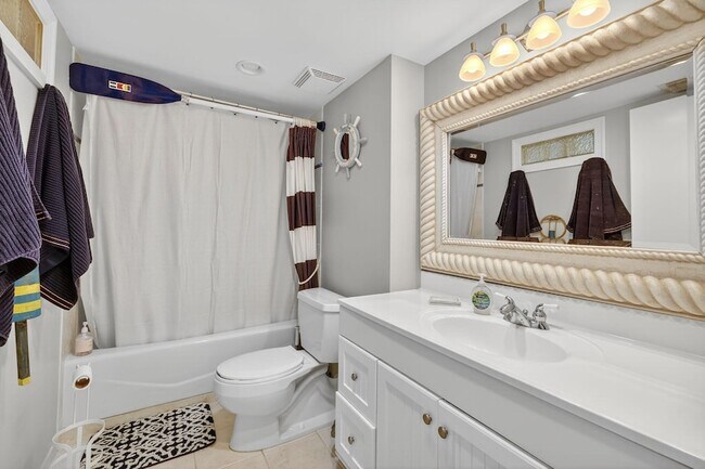 Building Photo - 2355 NE Ocean Blvd