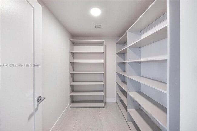 Building Photo - 555 NE 34th St