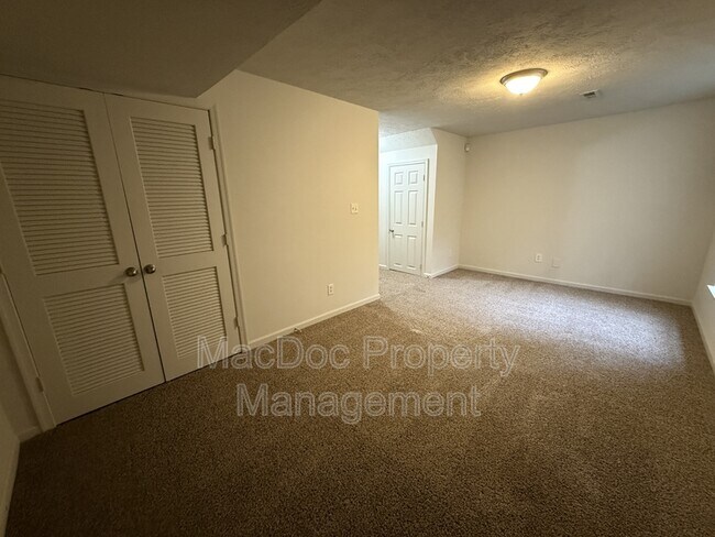 Building Photo - 4249 Normandy Ct