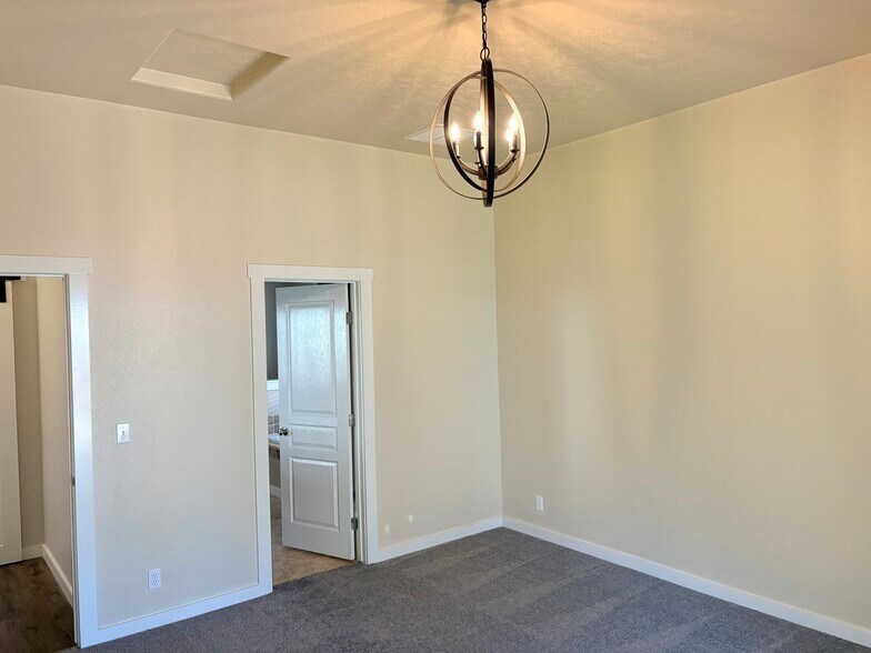 Master bedroom - 4040 W Hearst Dr
