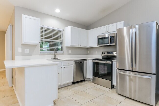 Building Photo - 10433 Calle De Flores Dr