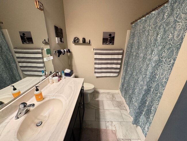 Building Photo - Comfortable Condo in Swan Creek