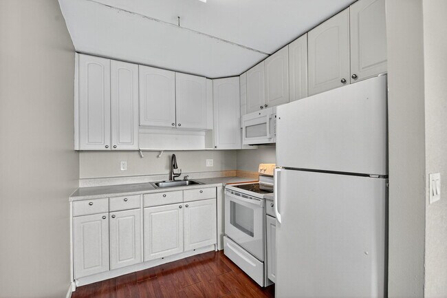 Building Photo - 2200 Springdale Blvd