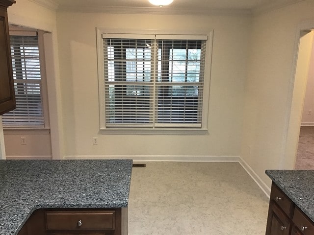 Building Photo - 560 Summit Way