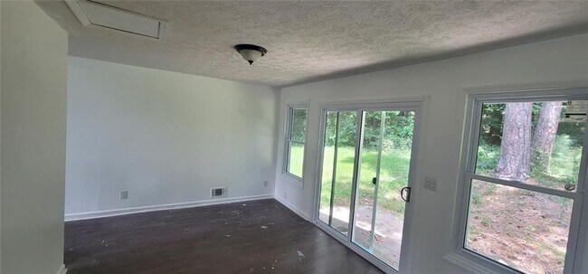 Building Photo - 6544 Swift Creek Rd