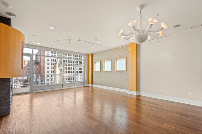 Building Photo - 301 Fifth Ave