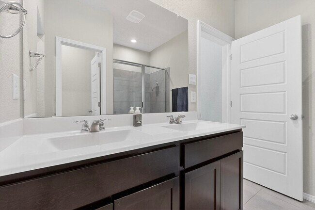 Building Photo - 10650 Valedon Ln SW