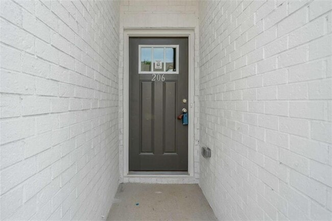 Building Photo - 206 Auburn Valley Wy