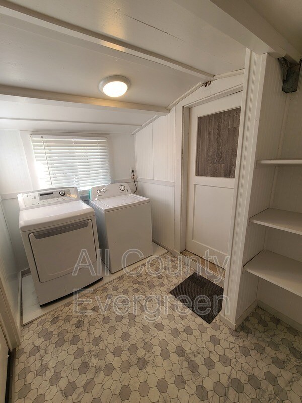 Building Photo - 202 D St NW