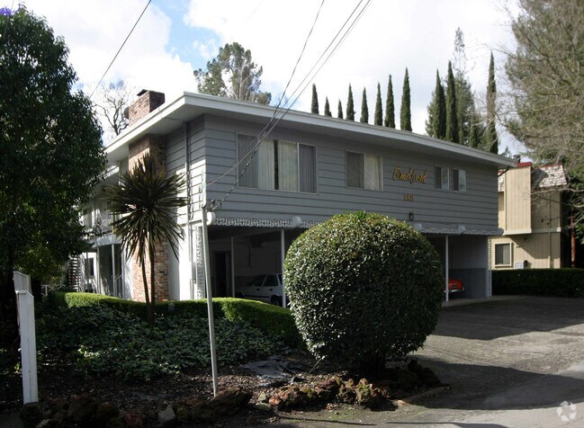 Building Photo - 3621 Walnut St