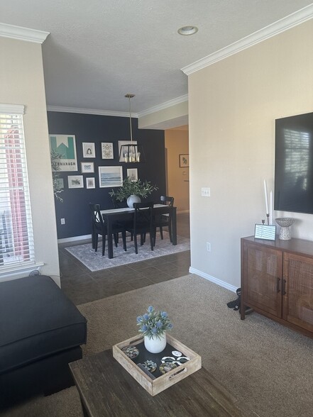 Building Photo - 1052 Canyon Meadow Dr