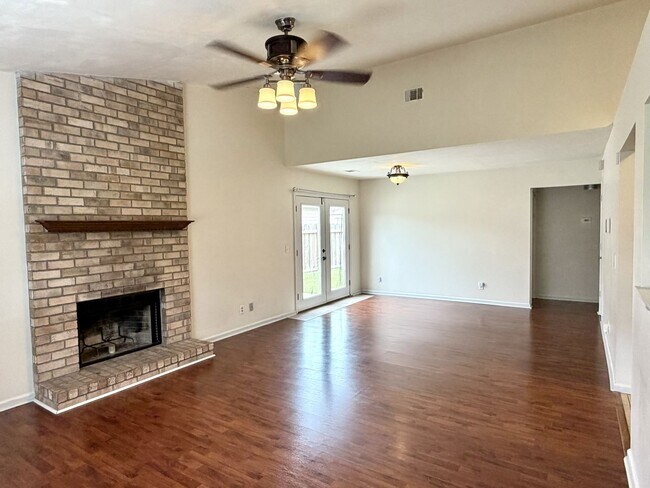 Building Photo - 212 Finn Cir