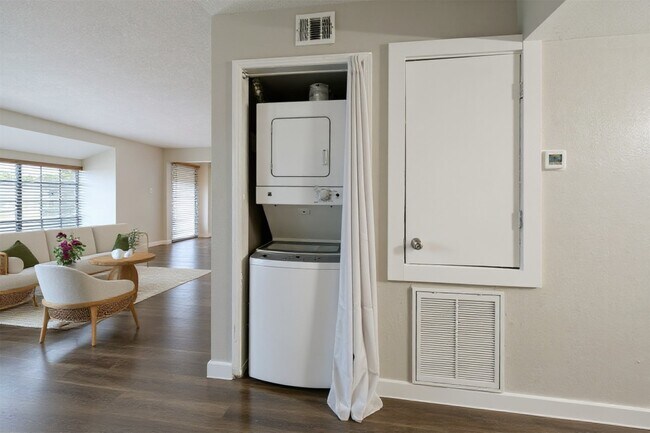 Building Photo - 12633 Memorial Dr