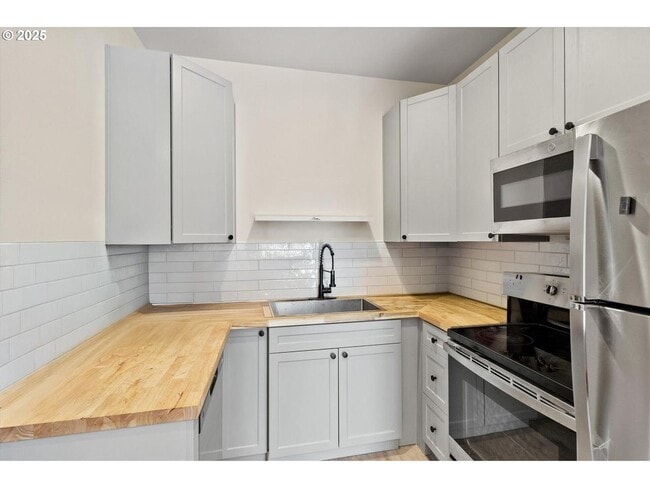 Primary Photo - 1209 Carlyle St