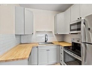 Building Photo - 1209 Carlyle St