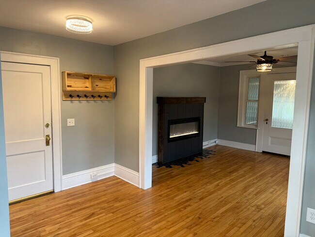 Building Photo - 780 Curfew St