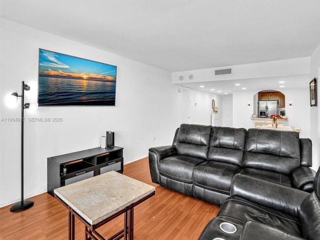 Building Photo - 3675 N Country Club Dr