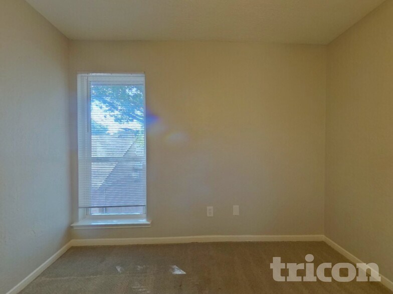 Building Photo - 616 Via Miramonte