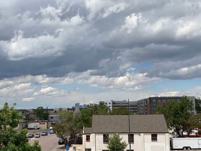 Building Photo - Modern 2 Bed | 3.5 Bath Townhome with Bonu...