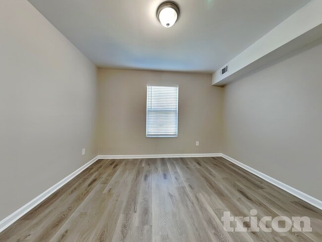 Building Photo - 225 Victoria Blvd