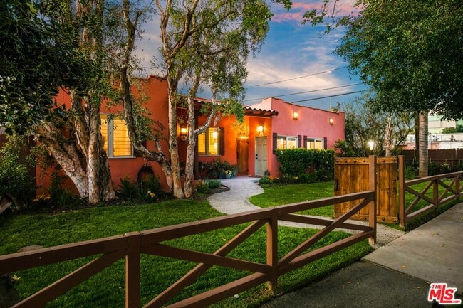 Primary Photo - 10721 Aqua Vista St