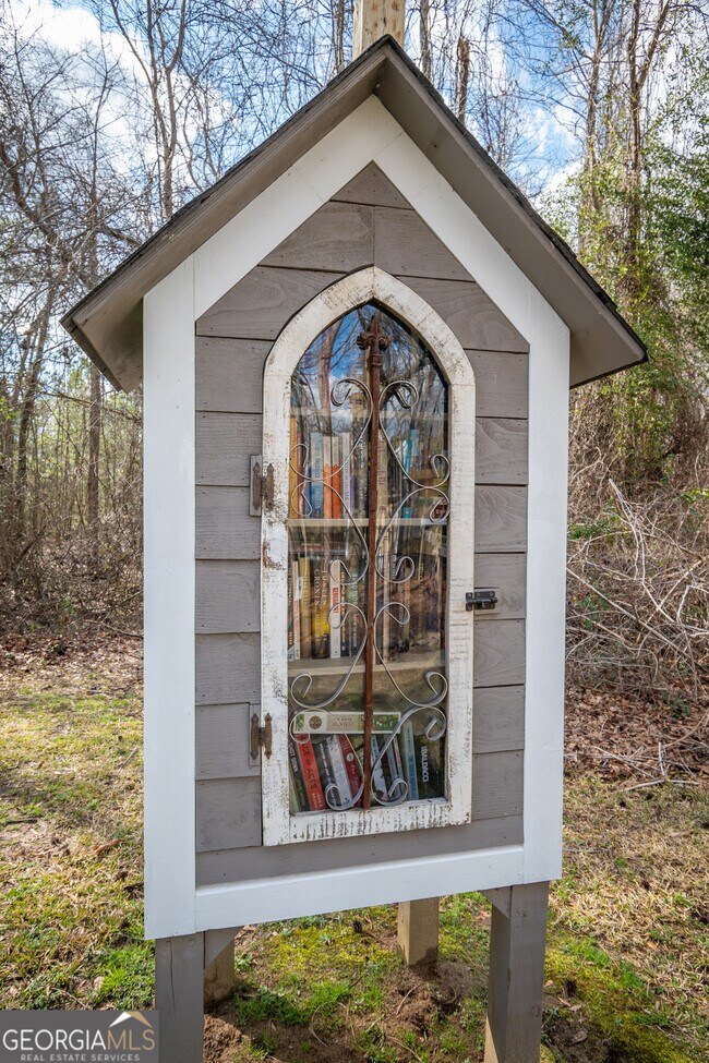 Building Photo - 83 Charter Oak Dr