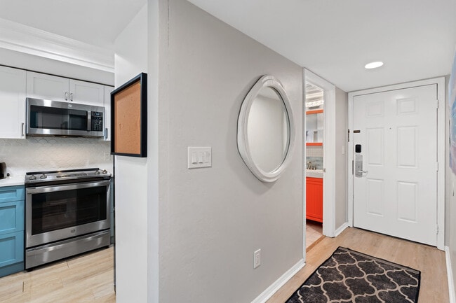 Building Photo - 600 Neapolitan Way