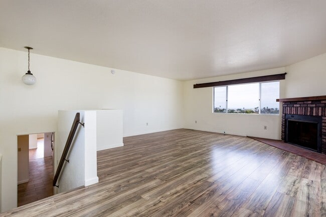 Building Photo - Spanish Coastal Charmer with Ocean Views -- Walk to the Beach