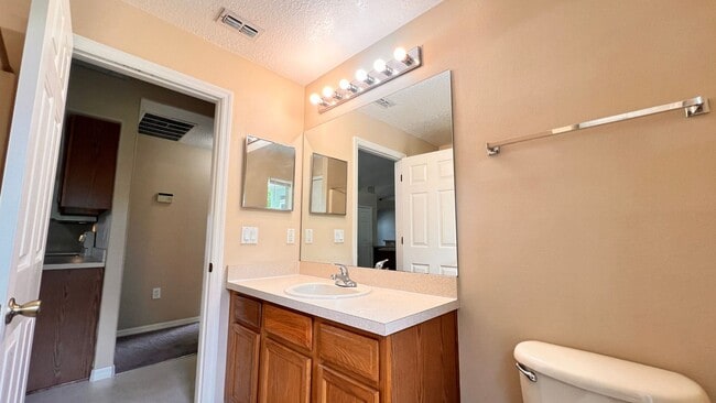 Building Photo - Huge!! 3 bedroom 2 bath in Deltona Lakes. ...